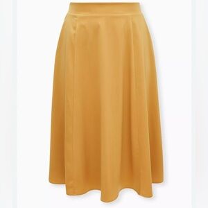 Torrid 1 Satin Tea Length Skirt pockets Size 14-16 Golden Yellow Curvy Girl